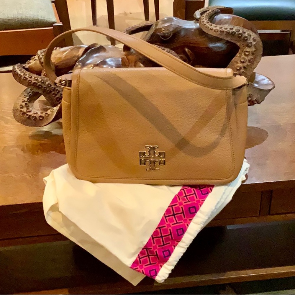 ❤️ Wonderful Tory Burch T leather bag!  EUC, dustbag, rear pocket for cell!❤️
